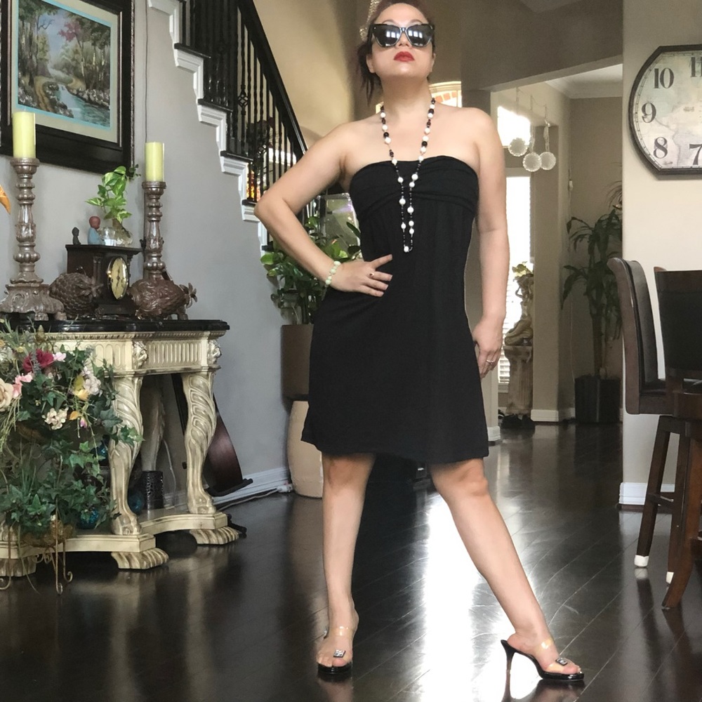 Nicole Miller strapless dress 👗